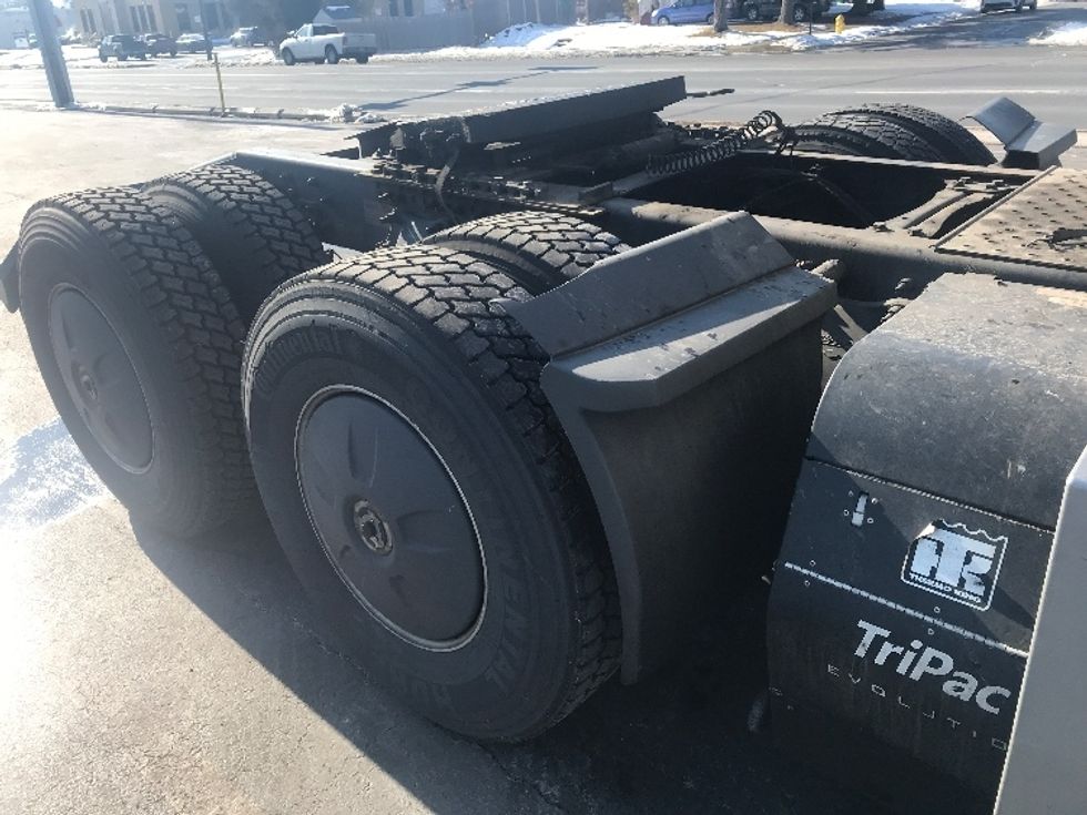 Sleeper Tractor-Heavy Duty Tractors-Freightliner-2020-T12664ST-Allentown-PA-427,071\n\t\tmiles-$ 61,000 - Image 23