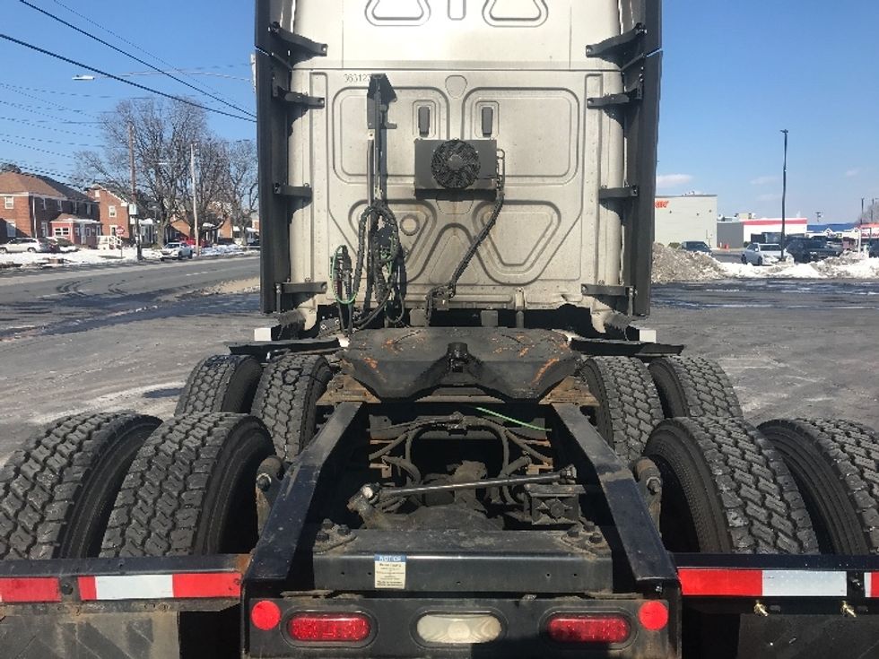 Sleeper Tractor-Heavy Duty Tractors-Freightliner-2020-T12664ST-Allentown-PA-427,071\n\t\tmiles-$ 61,000 - Image 6