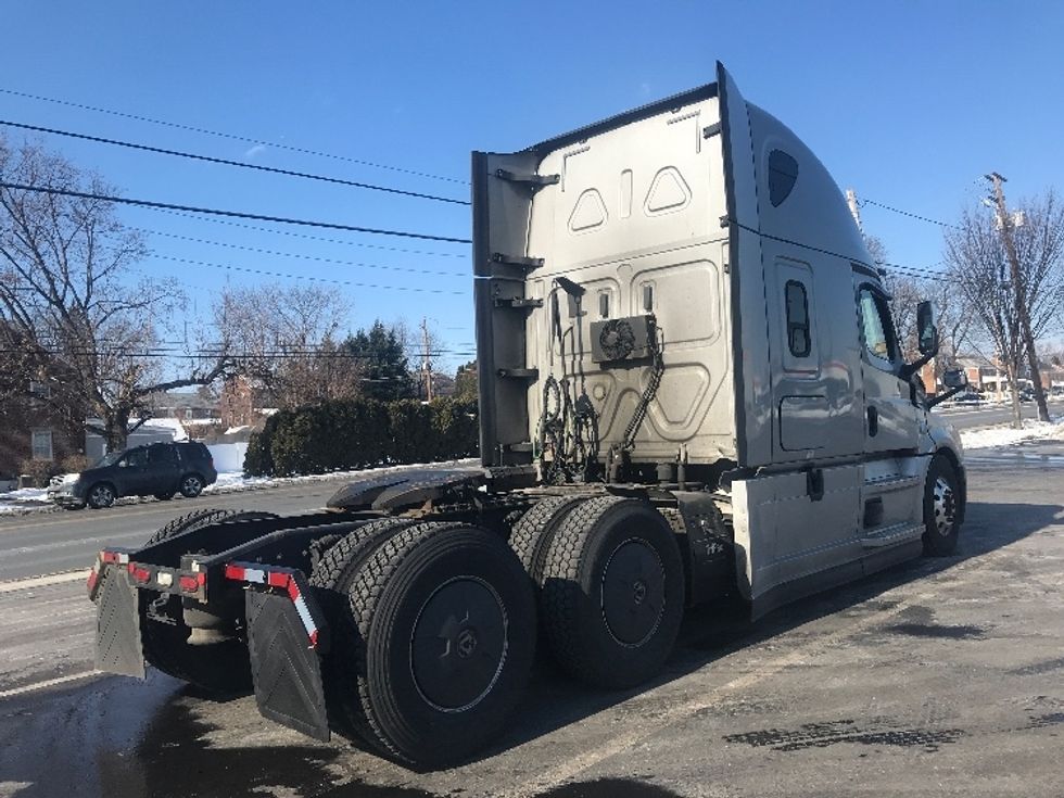 Sleeper Tractor-Heavy Duty Tractors-Freightliner-2020-T12664ST-Allentown-PA-427,071\n\t\tmiles-$ 61,000 - Image 7