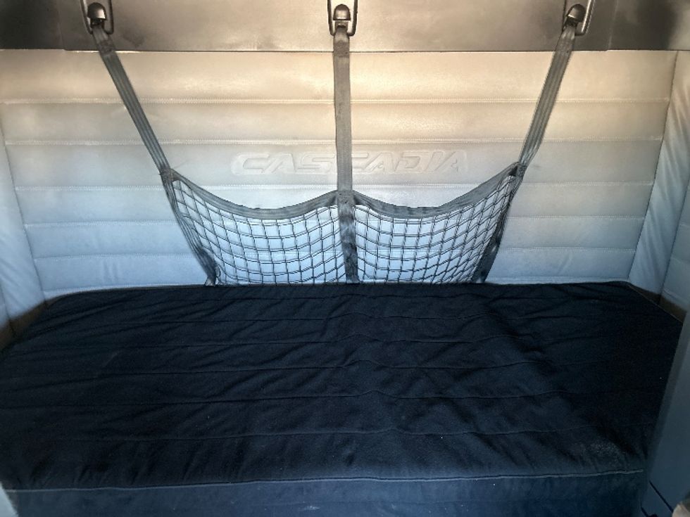 Sleeper Tractor-Heavy Duty Tractors-Freightliner-2020-T12664ST-Amarillo-TX-178,054\n\t\tmiles-$ 86,000 - Image 14