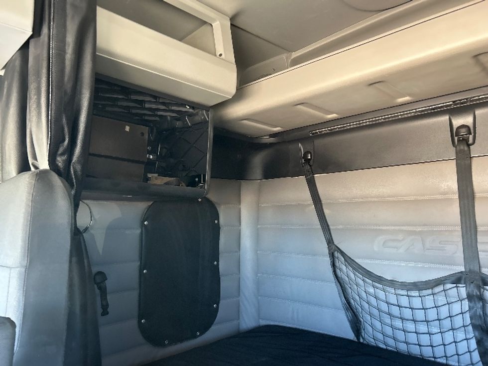 Sleeper Tractor-Heavy Duty Tractors-Freightliner-2020-T12664ST-Amarillo-TX-178,054\n\t\tmiles-$ 86,000 - Image 16