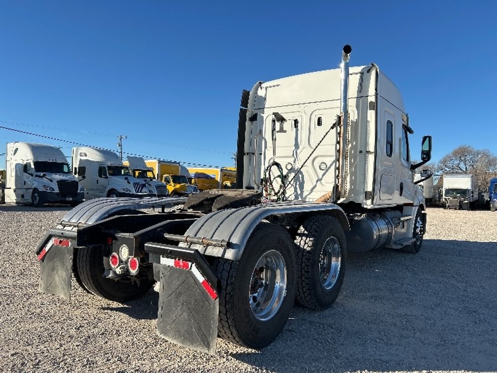 Sleeper Tractor-Heavy Duty Tractors-Freightliner-2020-T12664ST-Amarillo-TX-178,054\n\t\tmiles-$ 86,000 - Image 19
