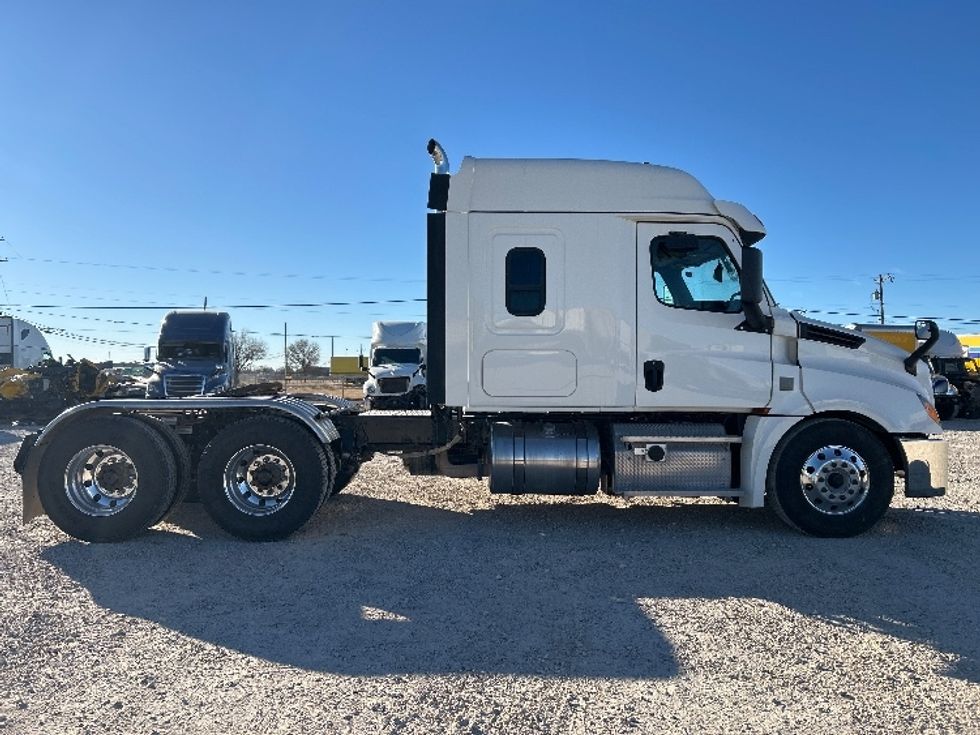 Sleeper Tractor-Heavy Duty Tractors-Freightliner-2020-T12664ST-Amarillo-TX-178,054\n\t\tmiles-$ 86,000 - Image 20
