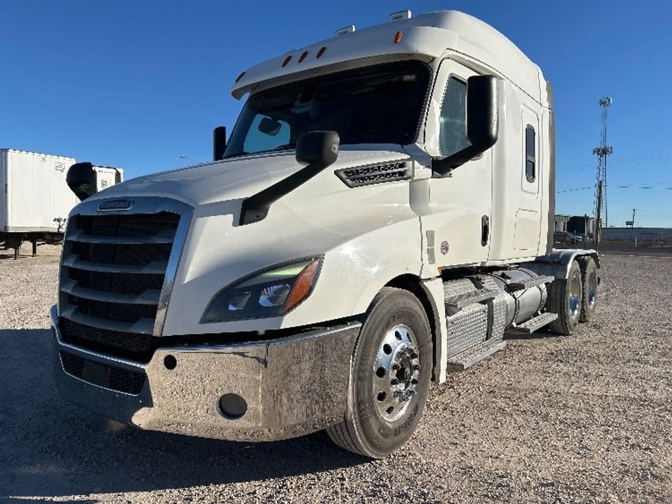 Sleeper Tractor-Heavy Duty Tractors-Freightliner-2020-T12664ST-Amarillo-TX-178,054\n\t\tmiles-$ 86,000 - Image 3