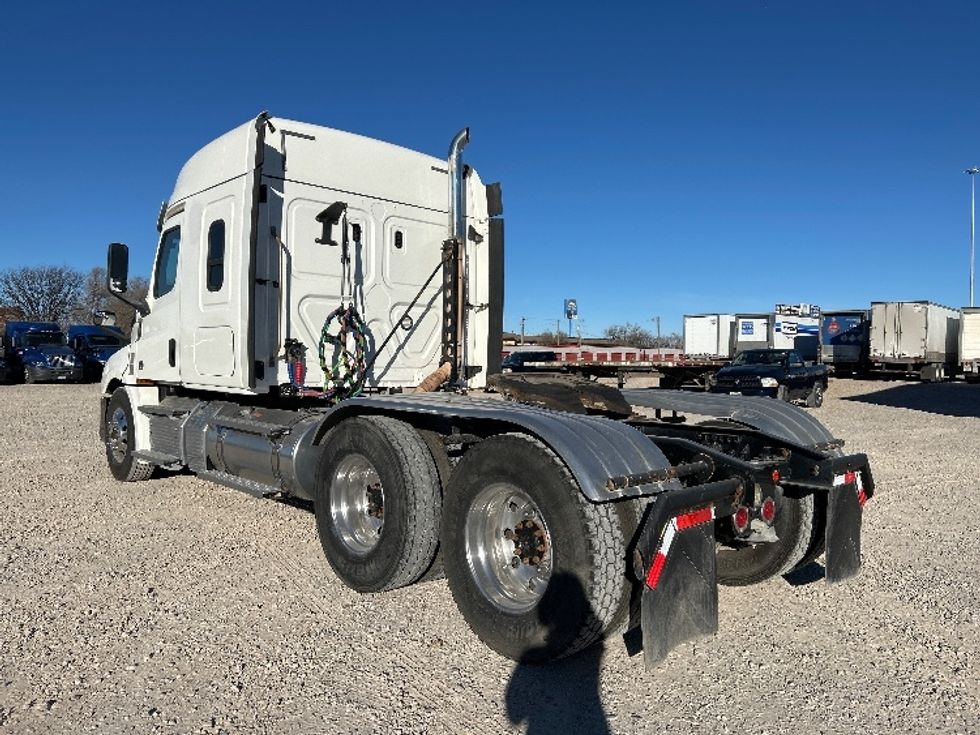 Sleeper Tractor-Heavy Duty Tractors-Freightliner-2020-T12664ST-Amarillo-TX-178,054\n\t\tmiles-$ 86,000 - Image 5