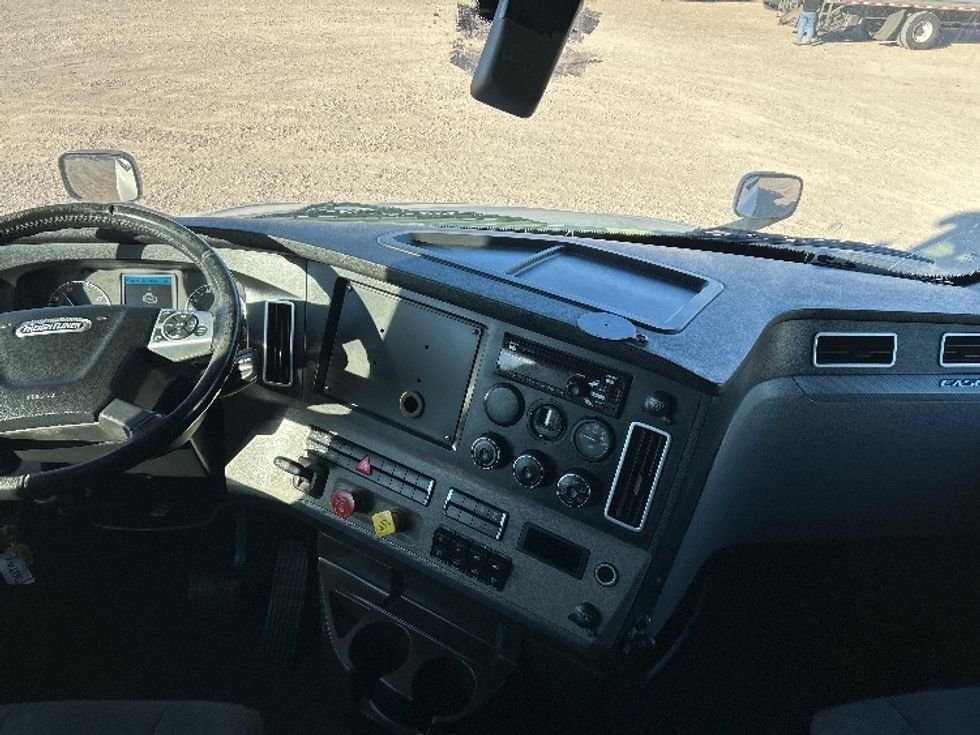 Sleeper Tractor-Heavy Duty Tractors-Freightliner-2020-T12664ST-Amarillo-TX-178,054\n\t\tmiles-$ 86,000 - Image 9
