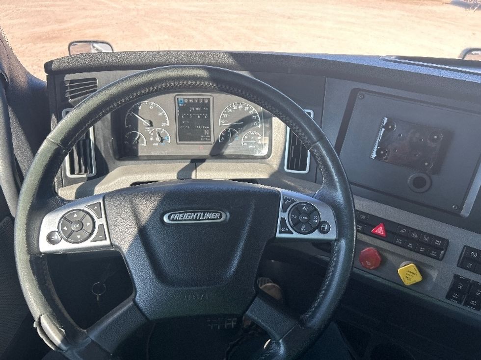 Sleeper Tractor-Heavy Duty Tractors-Freightliner-2020-T12664ST-Amarillo-TX-220,545\n\t\tmiles-$ 85,000 - Image 11