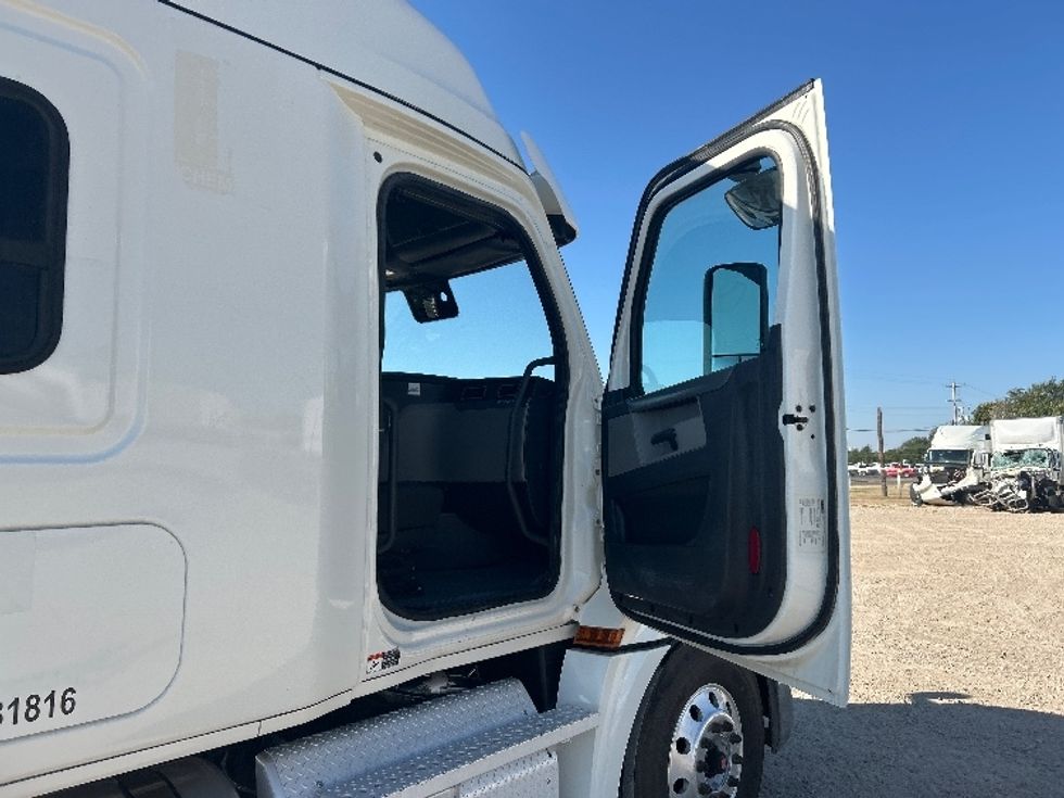 Sleeper Tractor-Heavy Duty Tractors-Freightliner-2020-T12664ST-Amarillo-TX-220,545\n\t\tmiles-$ 85,000 - Image 13