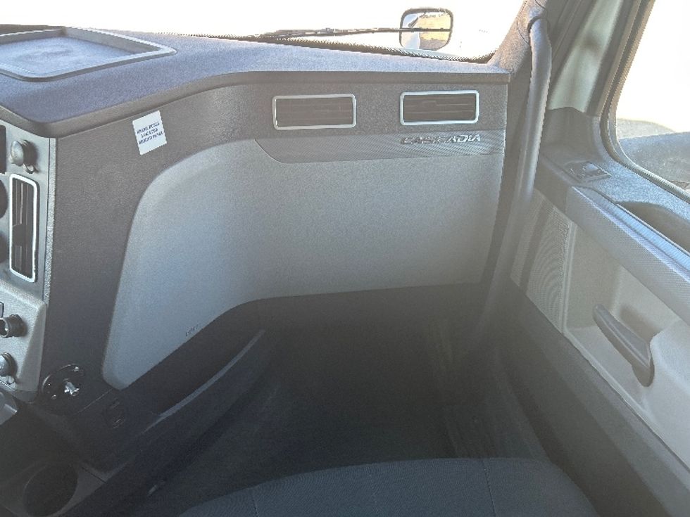 Sleeper Tractor-Heavy Duty Tractors-Freightliner-2020-T12664ST-Amarillo-TX-220,545\n\t\tmiles-$ 85,000 - Image 14