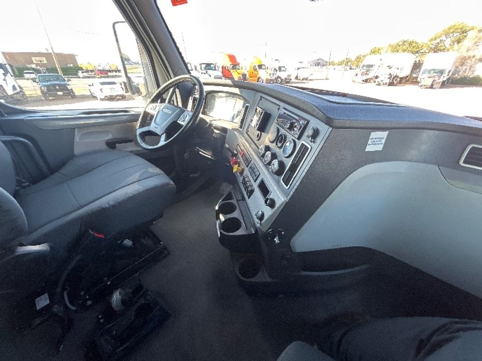 Sleeper Tractor-Heavy Duty Tractors-Freightliner-2020-T12664ST-Amarillo-TX-220,545\n\t\tmiles-$ 85,000 - Image 15