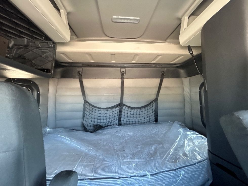 Sleeper Tractor-Heavy Duty Tractors-Freightliner-2020-T12664ST-Amarillo-TX-220,545\n\t\tmiles-$ 85,000 - Image 16