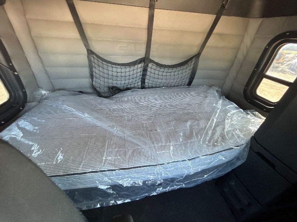 Sleeper Tractor-Heavy Duty Tractors-Freightliner-2020-T12664ST-Amarillo-TX-220,545\n\t\tmiles-$ 85,000 - Image 17