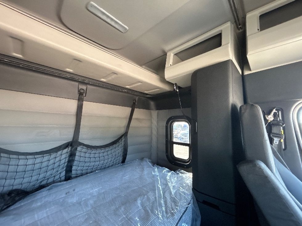 Sleeper Tractor-Heavy Duty Tractors-Freightliner-2020-T12664ST-Amarillo-TX-220,545\n\t\tmiles-$ 85,000 - Image 18