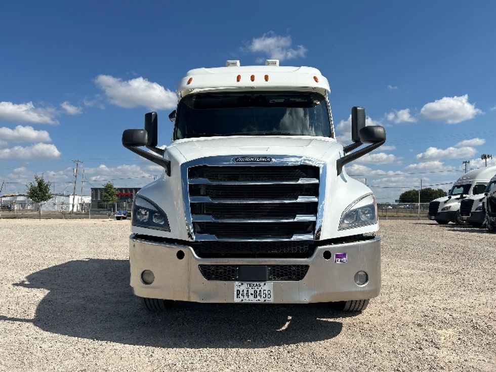 Sleeper Tractor-Heavy Duty Tractors-Freightliner-2020-T12664ST-Amarillo-TX-220,545\n\t\tmiles-$ 85,000 - Image 2