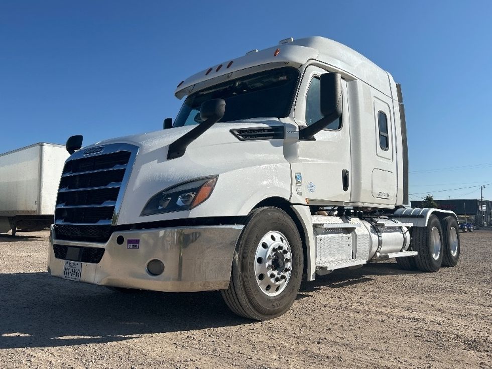 Sleeper Tractor-Heavy Duty Tractors-Freightliner-2020-T12664ST-Amarillo-TX-220,545\n\t\tmiles-$ 85,000 - Image 3