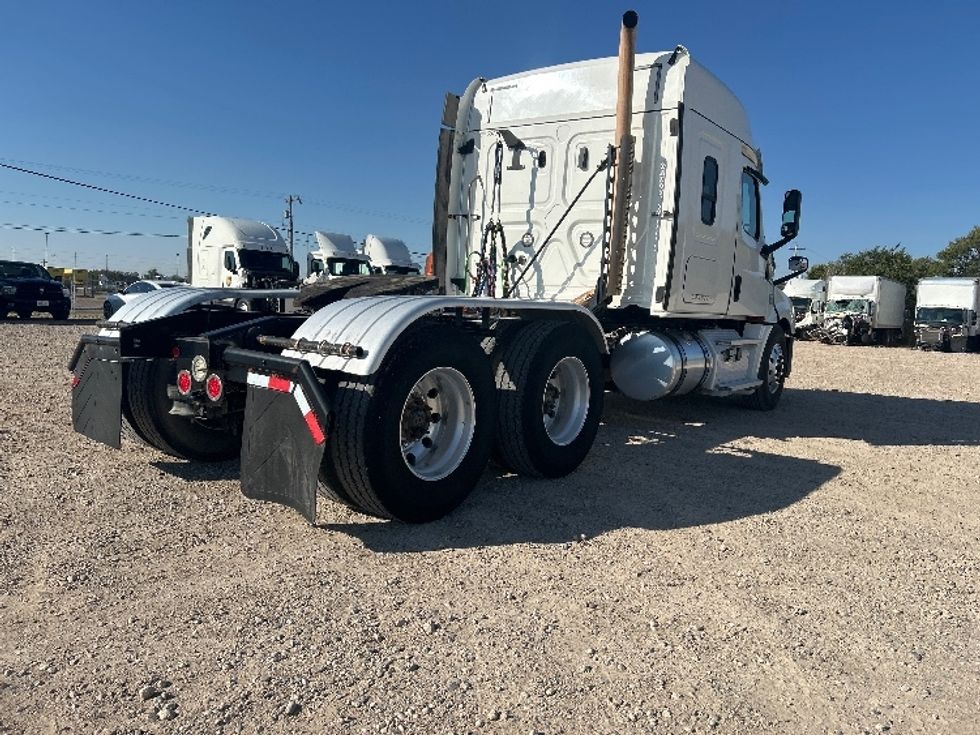 Sleeper Tractor-Heavy Duty Tractors-Freightliner-2020-T12664ST-Amarillo-TX-220,545\n\t\tmiles-$ 85,000 - Image 7
