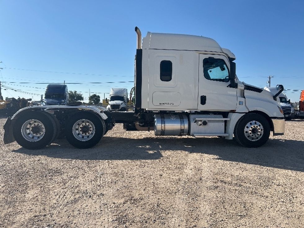 Sleeper Tractor-Heavy Duty Tractors-Freightliner-2020-T12664ST-Amarillo-TX-220,545\n\t\tmiles-$ 85,000 - Image 8