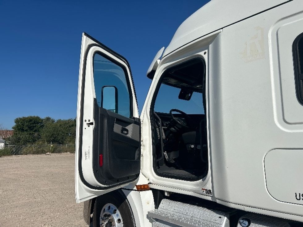Sleeper Tractor-Heavy Duty Tractors-Freightliner-2020-T12664ST-Amarillo-TX-220,545\n\t\tmiles-$ 85,000 - Image 9