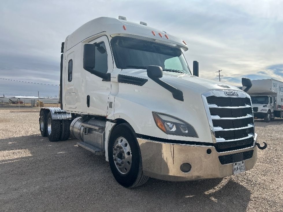Sleeper Tractor-Heavy Duty Tractors-Freightliner-2020-T12664ST-Amarillo-TX-227,625\n\t\tmiles-$ 83,000 - Image 1