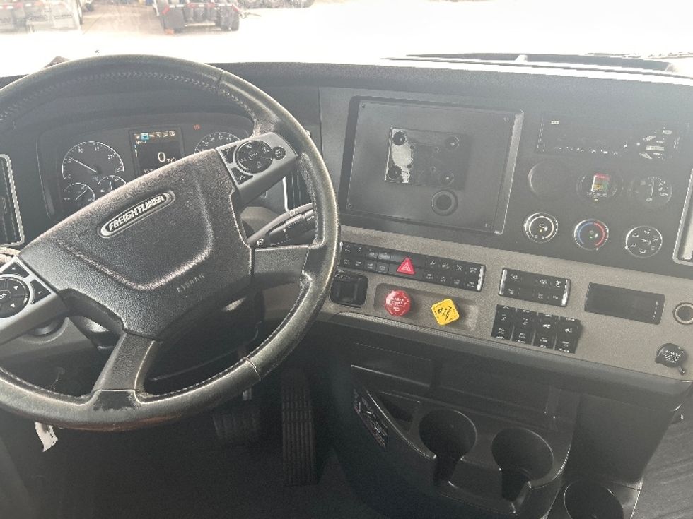 Sleeper Tractor-Heavy Duty Tractors-Freightliner-2020-T12664ST-Amarillo-TX-227,625\n\t\tmiles-$ 83,000 - Image 11