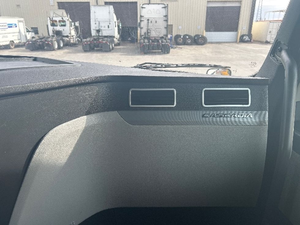 Sleeper Tractor-Heavy Duty Tractors-Freightliner-2020-T12664ST-Amarillo-TX-227,625\n\t\tmiles-$ 83,000 - Image 14