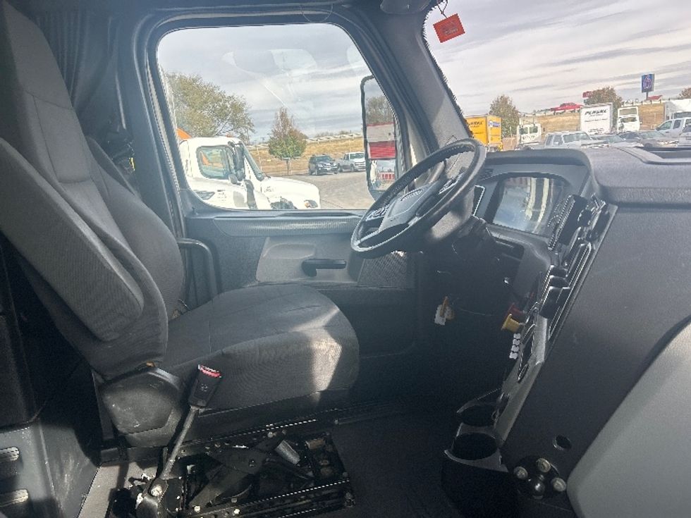 Sleeper Tractor-Heavy Duty Tractors-Freightliner-2020-T12664ST-Amarillo-TX-227,625\n\t\tmiles-$ 83,000 - Image 15