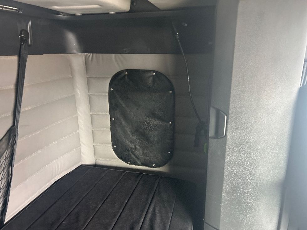 Sleeper Tractor-Heavy Duty Tractors-Freightliner-2020-T12664ST-Amarillo-TX-227,625\n\t\tmiles-$ 83,000 - Image 18