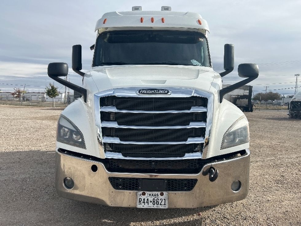 Sleeper Tractor-Heavy Duty Tractors-Freightliner-2020-T12664ST-Amarillo-TX-227,625\n\t\tmiles-$ 83,000 - Image 2