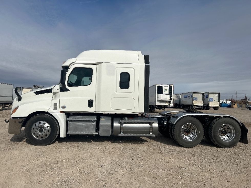 Sleeper Tractor-Heavy Duty Tractors-Freightliner-2020-T12664ST-Amarillo-TX-227,625\n\t\tmiles-$ 83,000 - Image 4