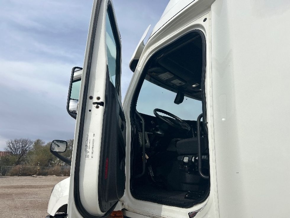 Sleeper Tractor-Heavy Duty Tractors-Freightliner-2020-T12664ST-Amarillo-TX-227,625\n\t\tmiles-$ 83,000 - Image 9