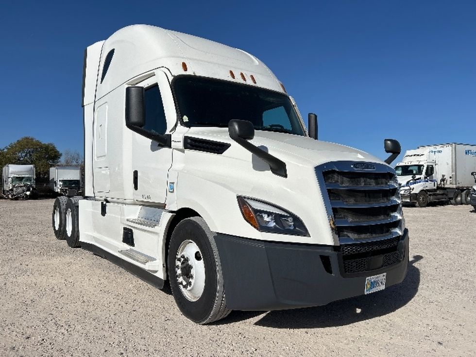Sleeper Tractor-Heavy Duty Tractors-Freightliner-2020-T12664ST-Amarillo-TX-375,052\n\t\tmiles-$ 74,250 - Image 1