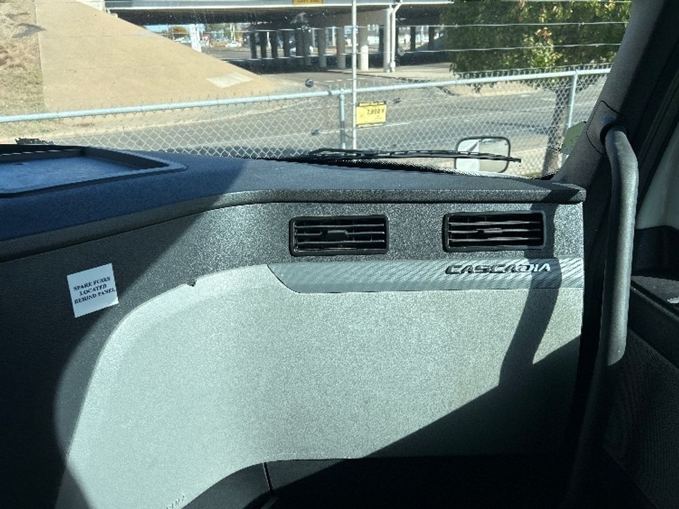 Sleeper Tractor-Heavy Duty Tractors-Freightliner-2020-T12664ST-Amarillo-TX-375,052\n\t\tmiles-$ 74,250 - Image 14