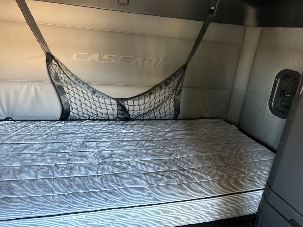 Sleeper Tractor-Heavy Duty Tractors-Freightliner-2020-T12664ST-Amarillo-TX-375,052\n\t\tmiles-$ 74,250 - Image 16