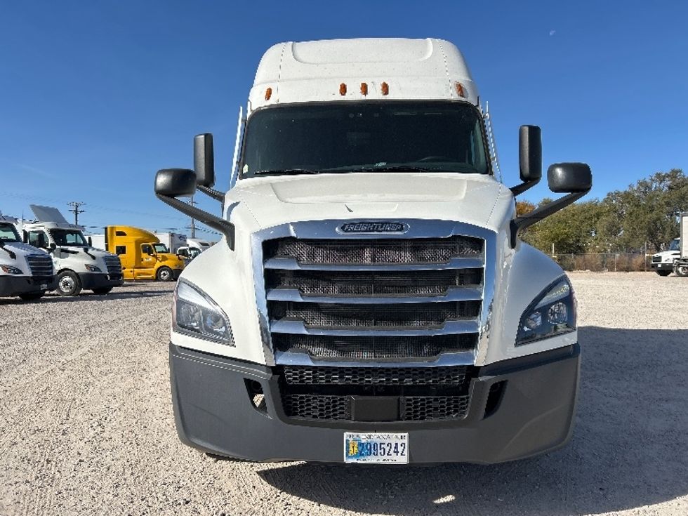 Sleeper Tractor-Heavy Duty Tractors-Freightliner-2020-T12664ST-Amarillo-TX-375,052\n\t\tmiles-$ 74,250 - Image 2