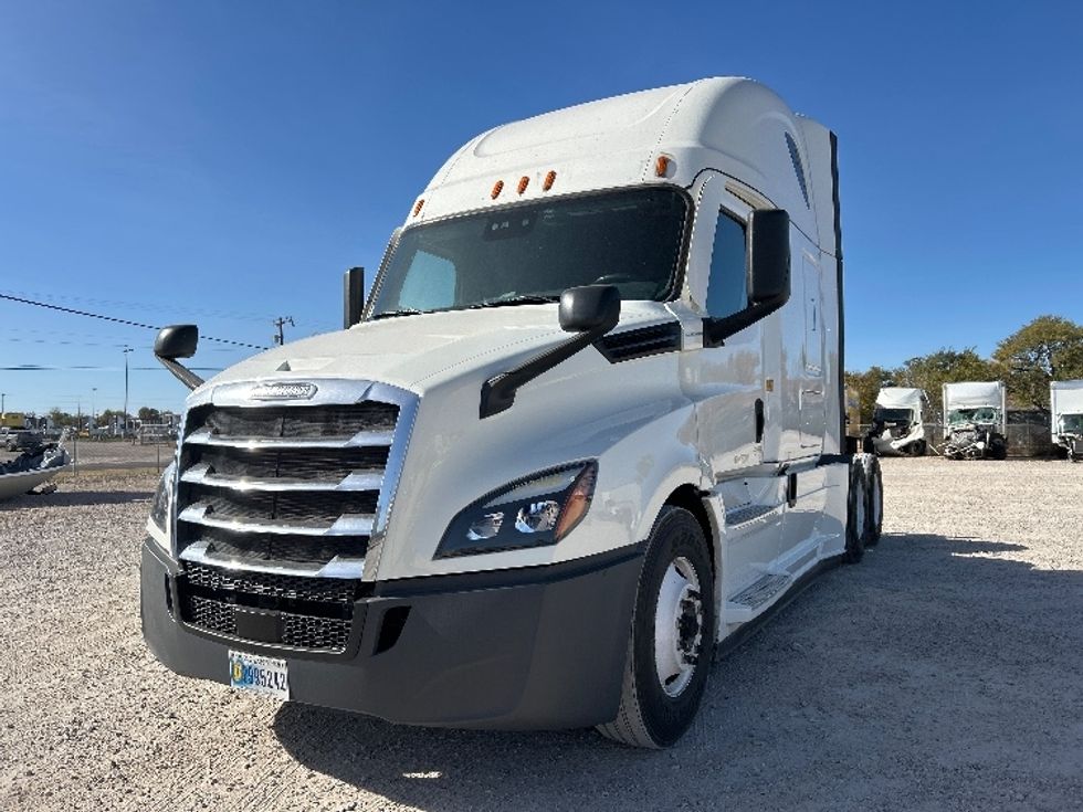 Sleeper Tractor-Heavy Duty Tractors-Freightliner-2020-T12664ST-Amarillo-TX-375,052\n\t\tmiles-$ 74,250 - Image 3