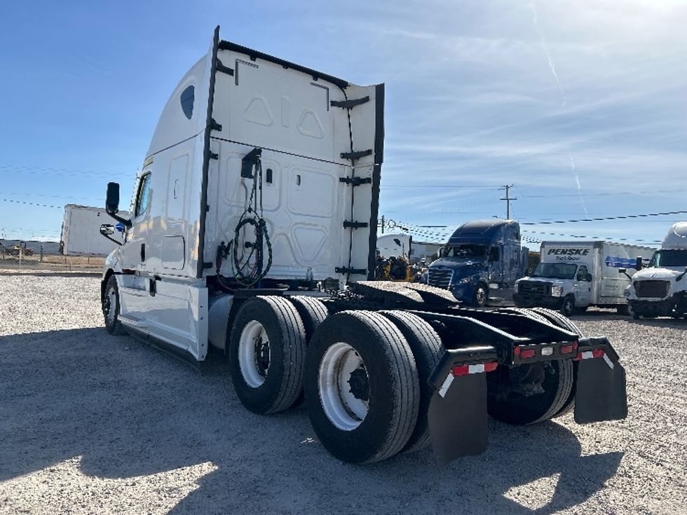 Sleeper Tractor-Heavy Duty Tractors-Freightliner-2020-T12664ST-Amarillo-TX-375,052\n\t\tmiles-$ 74,250 - Image 5