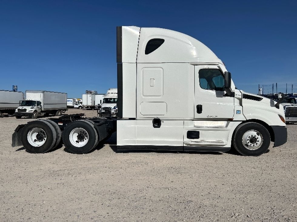 Sleeper Tractor-Heavy Duty Tractors-Freightliner-2020-T12664ST-Amarillo-TX-375,052\n\t\tmiles-$ 74,250 - Image 8
