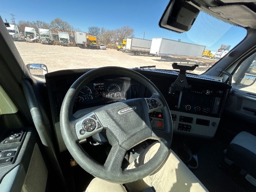 Sleeper Tractor-Heavy Duty Tractors-Freightliner-2020-T12664ST-Amarillo-TX-553,079\n\t\tmiles-$ 57,500 - Image 10