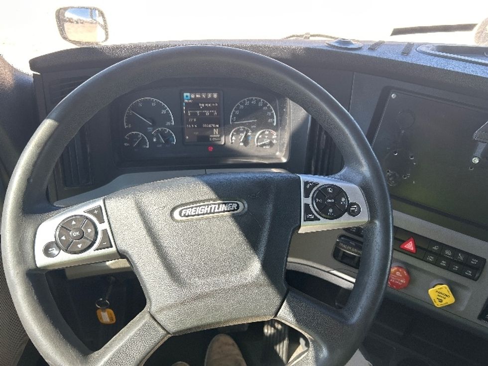 Sleeper Tractor-Heavy Duty Tractors-Freightliner-2020-T12664ST-Amarillo-TX-553,079\n\t\tmiles-$ 57,500 - Image 11