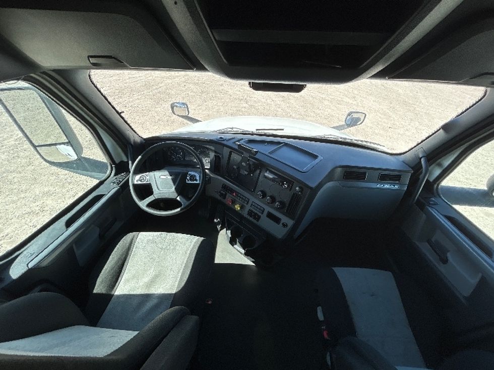 Sleeper Tractor-Heavy Duty Tractors-Freightliner-2020-T12664ST-Amarillo-TX-553,079\n\t\tmiles-$ 57,500 - Image 12