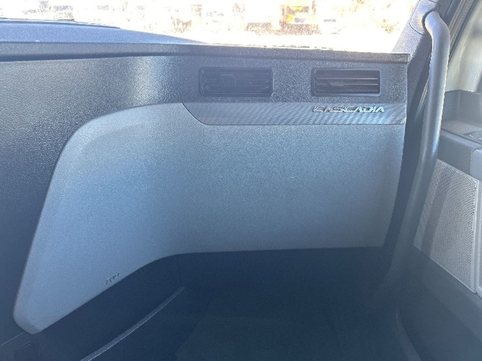 Sleeper Tractor-Heavy Duty Tractors-Freightliner-2020-T12664ST-Amarillo-TX-553,079\n\t\tmiles-$ 57,500 - Image 14