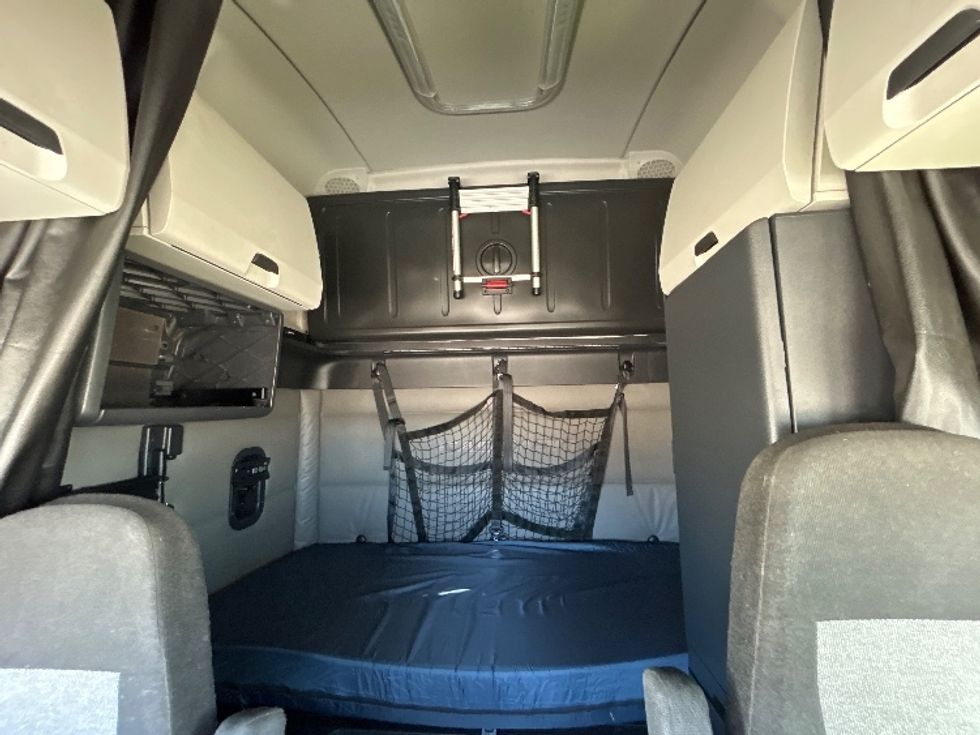 Sleeper Tractor-Heavy Duty Tractors-Freightliner-2020-T12664ST-Amarillo-TX-553,079\n\t\tmiles-$ 57,500 - Image 16