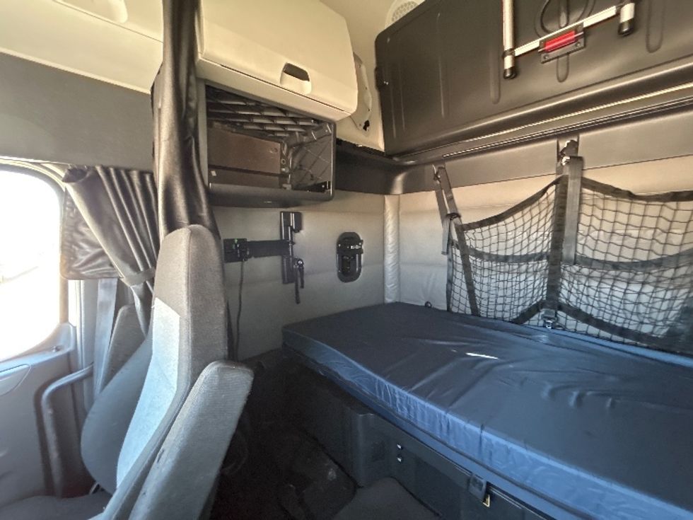 Sleeper Tractor-Heavy Duty Tractors-Freightliner-2020-T12664ST-Amarillo-TX-553,079\n\t\tmiles-$ 57,500 - Image 19