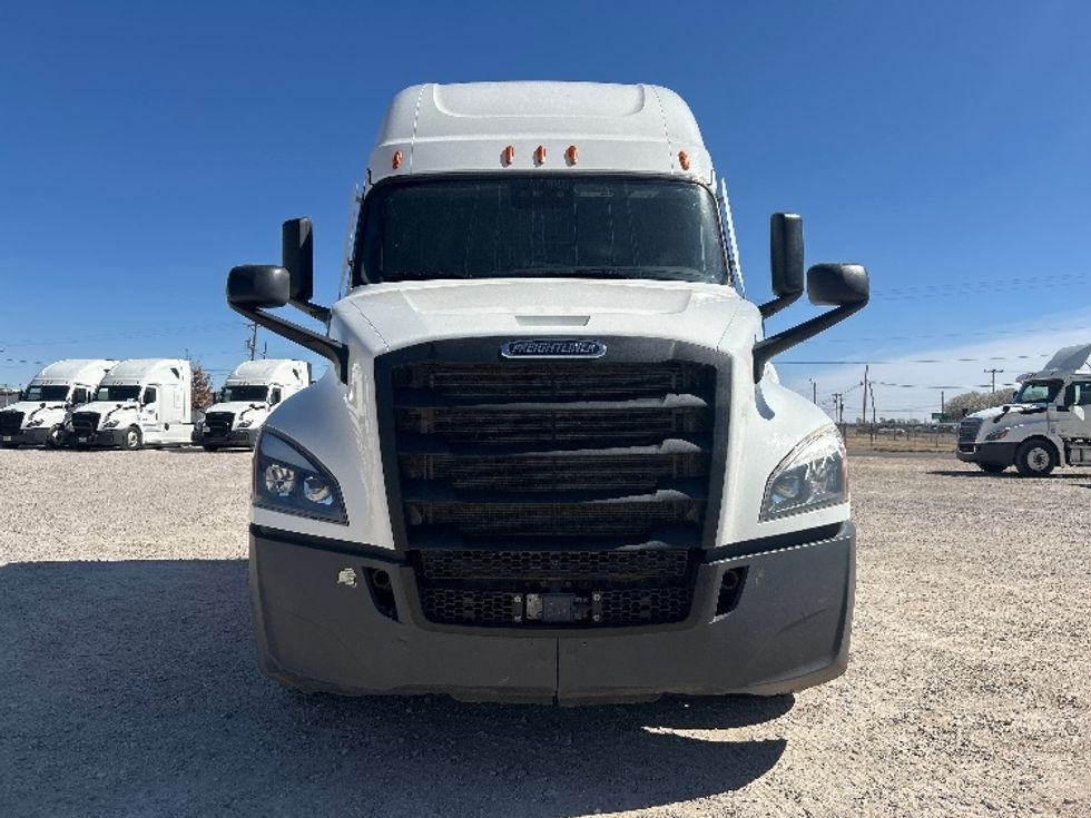 Sleeper Tractor-Heavy Duty Tractors-Freightliner-2020-T12664ST-Amarillo-TX-553,079\n\t\tmiles-$ 57,500 - Image 2