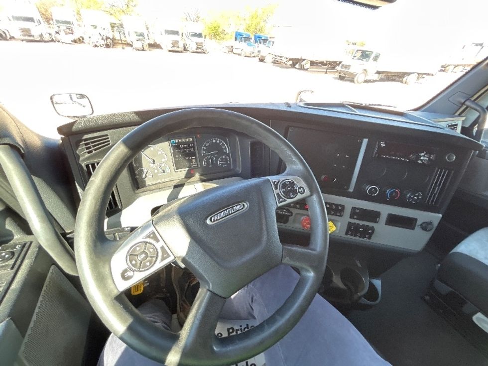 Sleeper Tractor-Heavy Duty Tractors-Freightliner-2020-T12664ST-Amarillo-TX-591,316\n\t\tmiles-$ 55,750 - Image 11