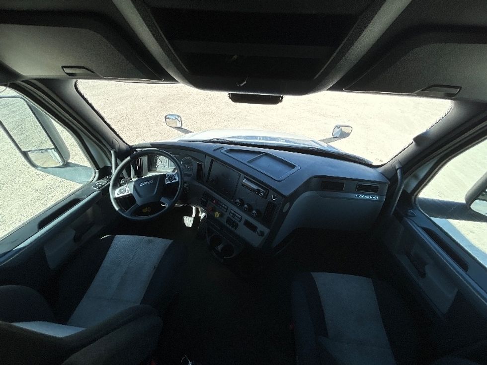 Sleeper Tractor-Heavy Duty Tractors-Freightliner-2020-T12664ST-Amarillo-TX-591,316\n\t\tmiles-$ 55,750 - Image 12