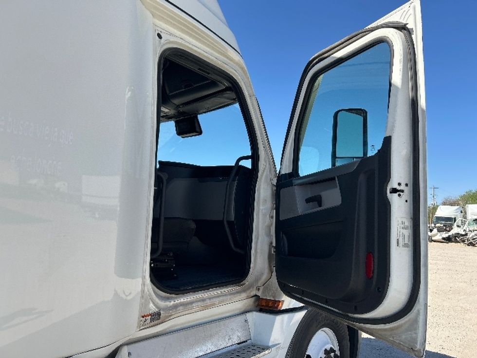 Sleeper Tractor-Heavy Duty Tractors-Freightliner-2020-T12664ST-Amarillo-TX-591,316\n\t\tmiles-$ 55,750 - Image 13