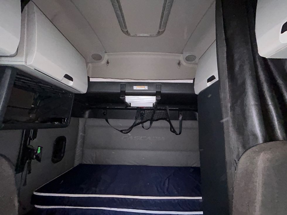 Sleeper Tractor-Heavy Duty Tractors-Freightliner-2020-T12664ST-Amarillo-TX-591,316\n\t\tmiles-$ 55,750 - Image 16