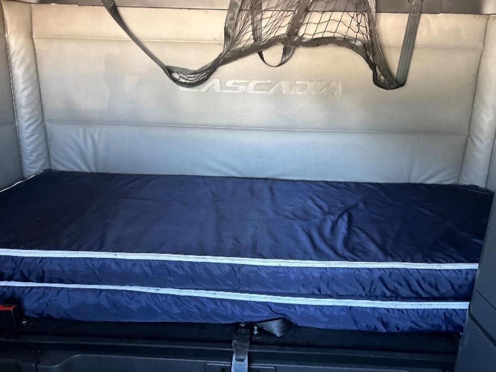 Sleeper Tractor-Heavy Duty Tractors-Freightliner-2020-T12664ST-Amarillo-TX-591,316\n\t\tmiles-$ 55,750 - Image 17