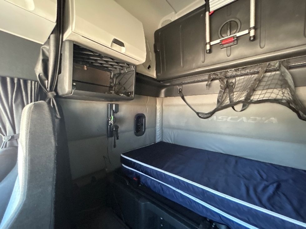 Sleeper Tractor-Heavy Duty Tractors-Freightliner-2020-T12664ST-Amarillo-TX-591,316\n\t\tmiles-$ 55,750 - Image 19